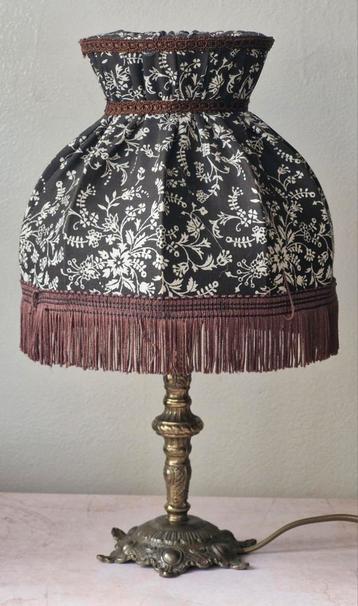 Vintage lamp met koper/messing voet beschikbaar voor biedingen