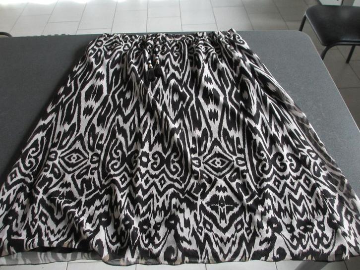 zwart-witte damesrok, Kleding | Dames, Rokken, Zo goed als nieuw, Maat 46/48 (XL) of groter, Zwart, Ophalen