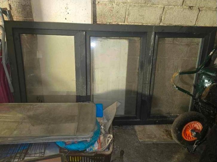 chassis fenetre maison  220x120, Doe-het-zelf en Bouw, Raamkozijnen en Schuifdeuren, Zo goed als nieuw, Raamkozijn, Kunststof