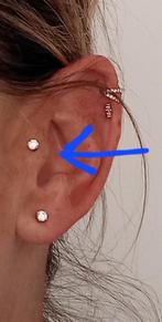 TITANIUM OORPIERCING MET SCHITTEREND ZIRCONIUM STEENTJE 4MM, Handtassen en Accessoires, Piercings, Ophalen of Verzenden, Gebruikt