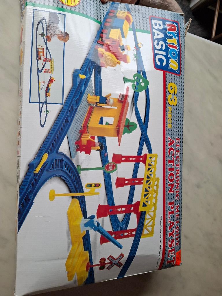 Trein , 63 stuks om zelf te bouwen, Kinderen en Baby's, Speelgoed | Racebanen, Racebaan, Zelf te bouwen, Zo goed als nieuw, Overige aandrijving