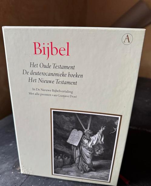 Bijbel exclusief. Linnen band met stofomslag., Boeken, Godsdienst en Theologie, Zo goed als nieuw, Ophalen