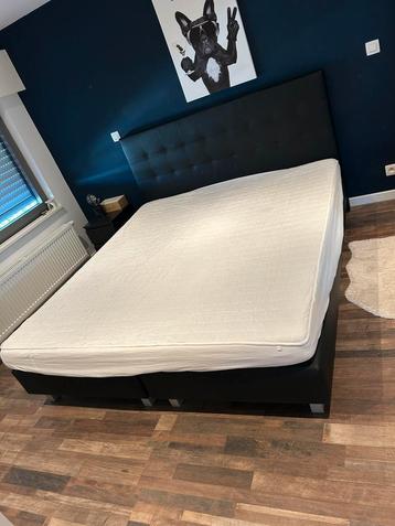 Boxspring zo goed als nieuw beschikbaar voor biedingen