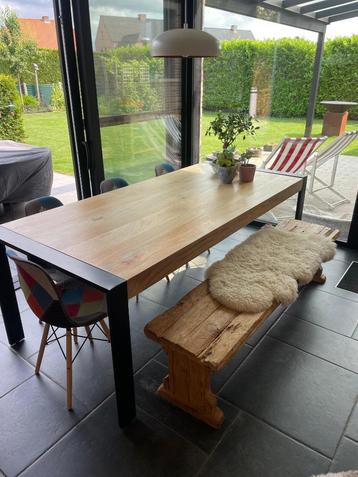 Stevige eettafel, hout met stalen frame beschikbaar voor biedingen
