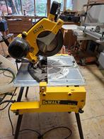 zaagmachine Dewalt DW742 met accesoires, Doe-het-zelf en Bouw, Gereedschap | Zaagmachines, Ophalen, Gebruikt, 600 tot 1200 watt