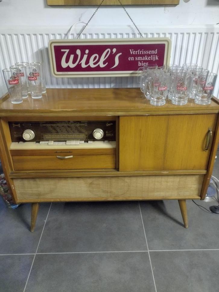 vintage radio-platenspeler met oude gebruiksaanwijzing erbij, Huis en Inrichting, Overige Huis en Inrichting, Ophalen