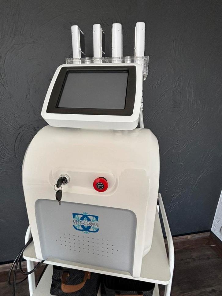 Machine de cryolipolyse de chez CryoCelsius, Bijoux, Sacs & Beauté, Beauté | Soins du corps, Comme neuf, Enlèvement