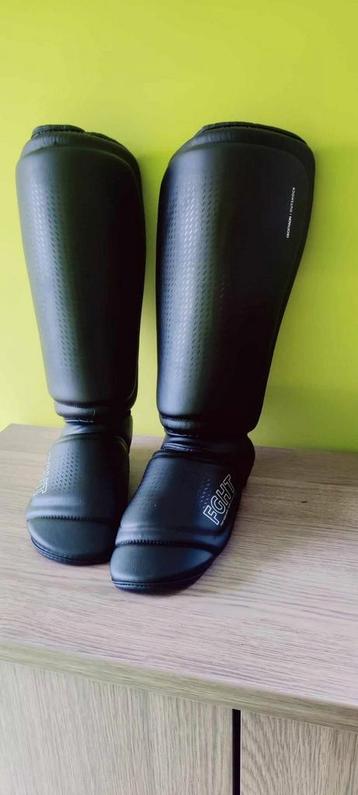 Scheen-en Voetbescherming Thai boksen
Nieuwstaat beschikbaar voor biedingen