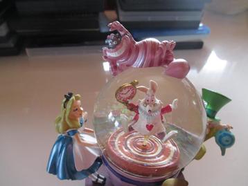 snowglobe Alice in Wonderland Disney