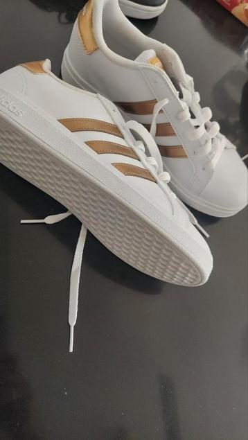 ADIDAS schoenen Wit - goud maat 38 nieuw niet gebruikt beschikbaar voor biedingen