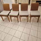 Stoelen met kussentje, Enlèvement