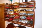 Partij van 26 diverse auto's op schaal 1/18 met vitrinekast, Ophalen of Verzenden, Nieuw, Auto, Solido
