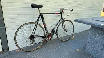 Vélo de course vintage beschikbaar voor biedingen