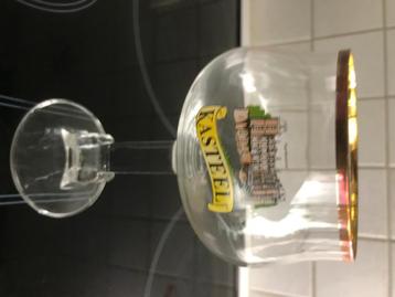 Glazen Kasteelbier beschikbaar voor biedingen
