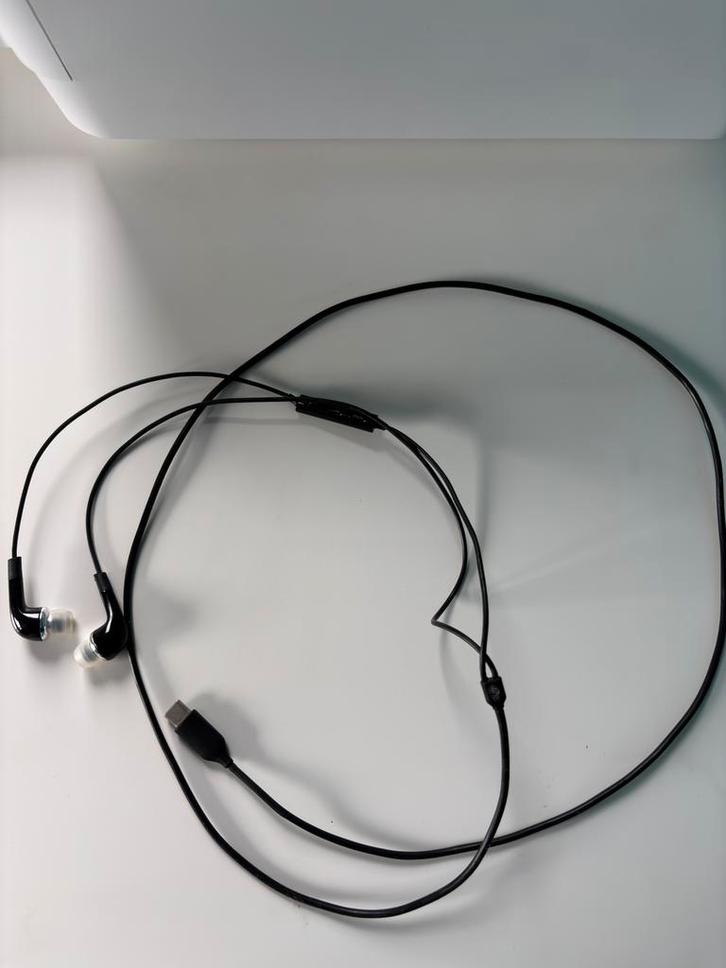 In ear Samsung oortjes met rubbertjes, Telecommunicatie, Mobiele telefoons | Telefoon-opladers, Zo goed als nieuw, Ophalen