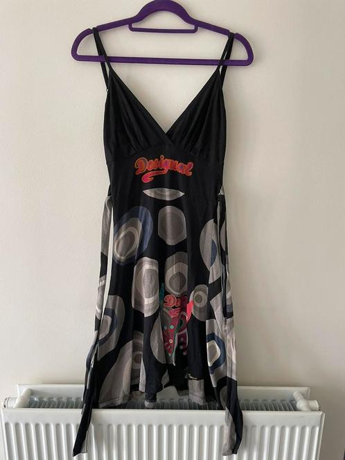 Zwarte jurk Desigual met riem en verstelbare bandjes, Kleding | Dames, Jurken, Zo goed als nieuw, Maat 36 (S), Zwart, Ophalen of Verzenden