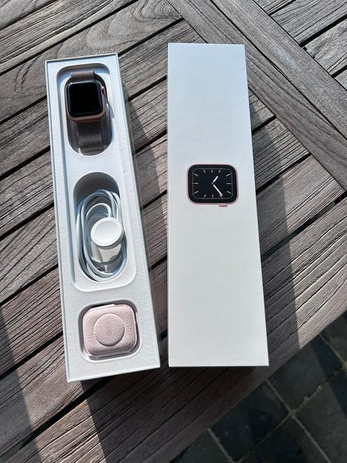 Apple Watch Rose Series 5 met roségouden band -Milanese Loop, Handtassen en Accessoires, Smartwatches, Zo goed als nieuw, iOS