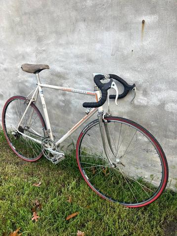 Vintage peugeot koersfiets. beschikbaar voor biedingen