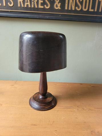 Oude en zeldzame hoedvorm  beschikbaar voor biedingen