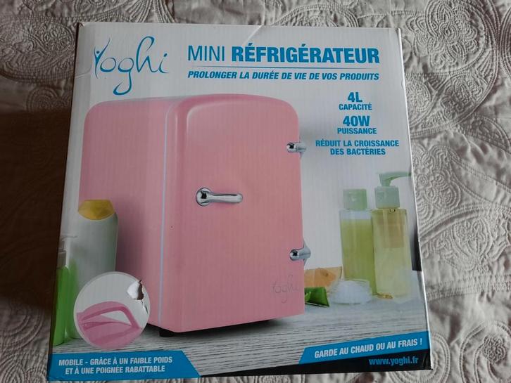 Frigo Yoghi pour cosmétiques maquillage, Bijoux, Sacs & Beauté, Beauté | Cosmétiques & Maquillage, Comme neuf