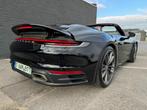 Porsche 992 CARRERA 4 CABRIOLET 3.0 Turbo PDK Black/Red, Auto's, Automaat, 4 zetels, Euro 6, Cabriolet