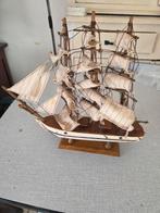 Vintage miniatuur houten driemaster, Hobby en Vrije tijd, Ophalen of Verzenden, Zo goed als nieuw