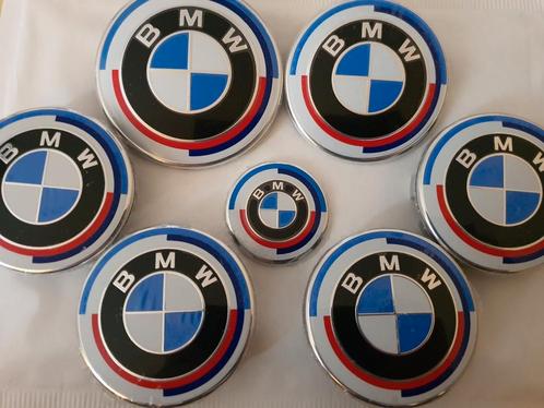 Bmw 50 jaar emblemen set van 7x logo's f10 f30 f15 g30 g20, Auto-onderdelen, Carrosserie, Motorkap, BMW, Voor, Achter, Links, Rechts