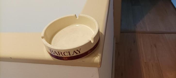 BARCLAY porseleinen reclame-asbak - diameter 14 cm, Verzamelen, Rookartikelen, Aanstekers en Luciferdoosjes, Gebruikt, Asbak, Ophalen of Verzenden