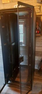 Serverkast, Ophalen, Gebruikt, Geperforeerd, Geperforeerd