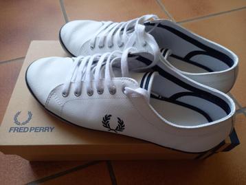 Wit leder FRED PERRY schoenen - maat 42 beschikbaar voor biedingen