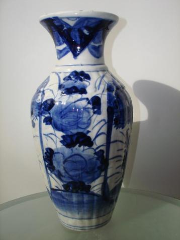 XIXe ARITA JAPAN vaas geribd porselein cobalt blue vase beschikbaar voor biedingen