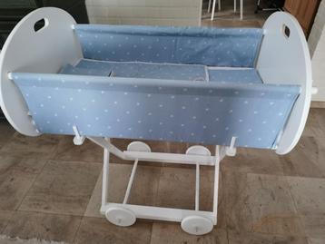 wieg, kinderbedje , dubbele bekleding : meisje, jongen. beschikbaar voor biedingen