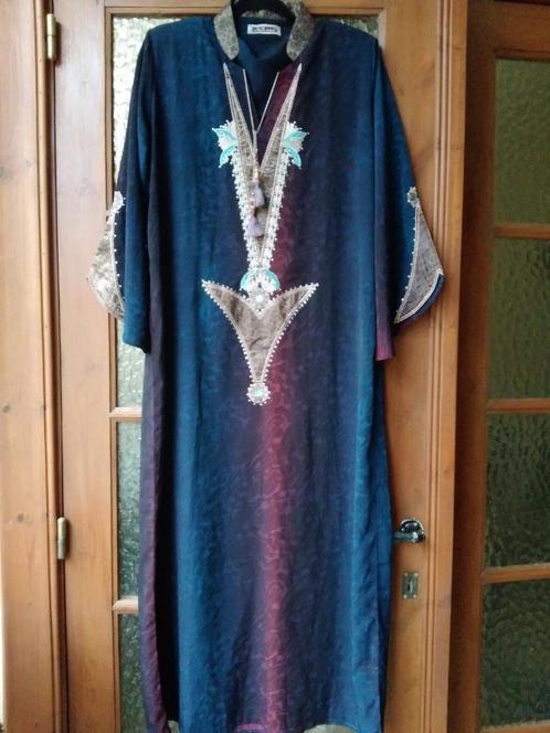 Belle robe longue orientale, Vêtements | Femmes, Robes, Porté, Envoi