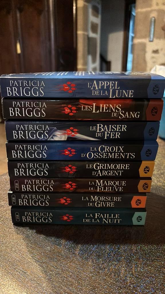 Mercy thompson tomes 1 a 8, Boeken, Fantasy, Zo goed als nieuw, Ophalen of Verzenden