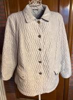 Beige,doorstikte,gevoerde nylon jas 46, Kleding | Dames, Jasjes, Kostuums en Pakken, Beige, Maat 46/48 (XL) of groter, Ophalen of Verzenden