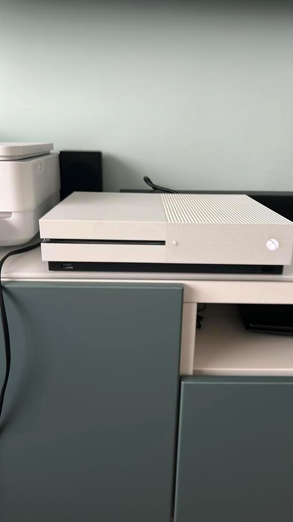 Xbox one s, Games en Spelcomputers, Games | Xbox Series X en S, Zo goed als nieuw, Ophalen