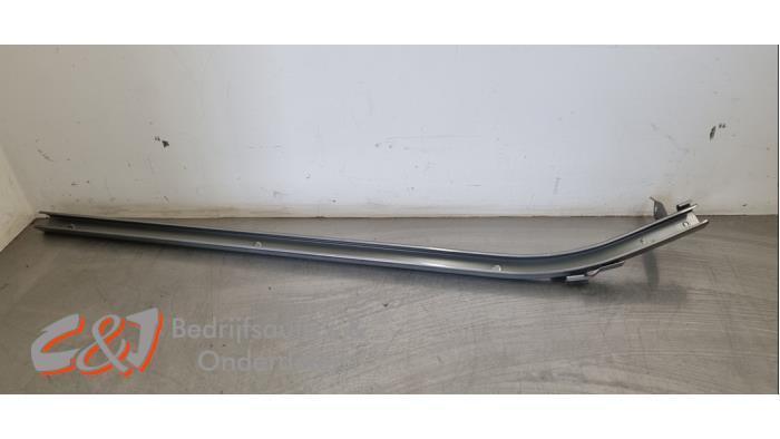 Rail porte coulissante gauche d'un Renault Trafic, Autos : Pièces & Accessoires, Carrosserie & Tôlerie, Renault, Utilisé, 3 mois de garantie