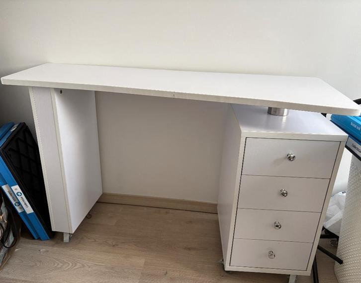Manicure tafel, Huis en Inrichting, Bureaus, Gebruikt, Bureau, Met wielen, Ophalen