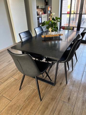 Eettafel Ygo beschikbaar voor biedingen