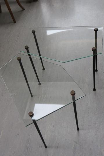 Kleine etalage tafel beschikbaar voor biedingen