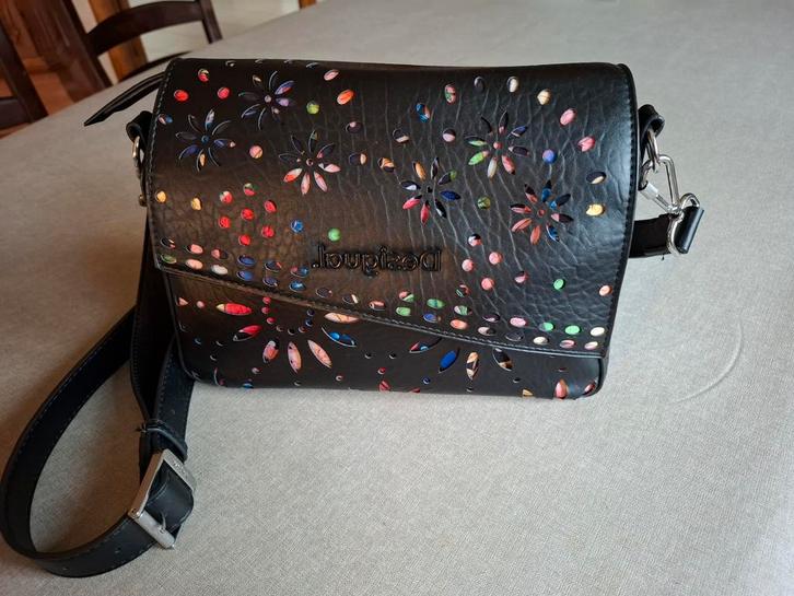 Desigual handtas - nieuw!, Handtassen en Accessoires, Tassen | Damestassen, Handtas, Zwart, Ophalen of Verzenden