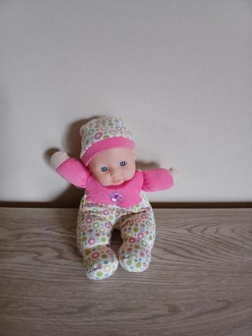 Meisjes popje beschikbaar voor biedingen