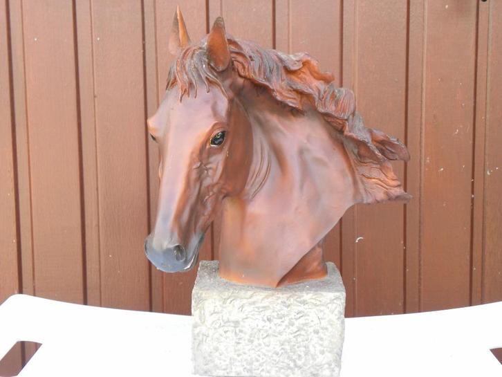 Tête de cheval brun sur socle gris, Animaux & Accessoires, Autres accessoires pour animaux, Comme neuf, Enlèvement