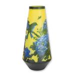 Vase élégant en verre camée avec motif de fleurs de cerisier