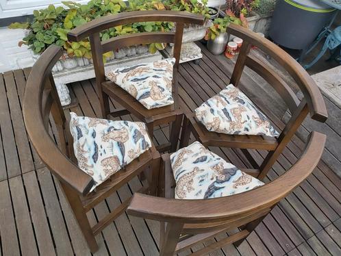 Houten set terrasstoelen. Vier houten stoelen samen in een c, Tuin en Terras, Tuinsets en Loungesets, Zo goed als nieuw, Ophalen