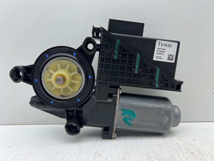 Moteur de vitre portière d'un Volkswagen Polo, Autos : Pièces & Accessoires, Carrosserie & Tôlerie, Volkswagen, Utilisé, 3 mois de garantie