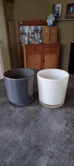 2 bloempotten in glas 2 kleuren (zie foto's), Ophalen, Zo goed als nieuw