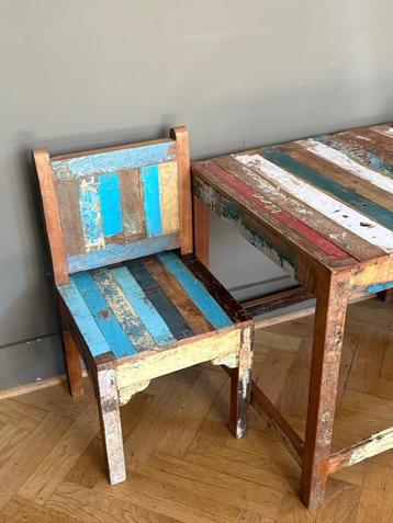 Tafel en stoelen voor kinderen beschikbaar voor biedingen
