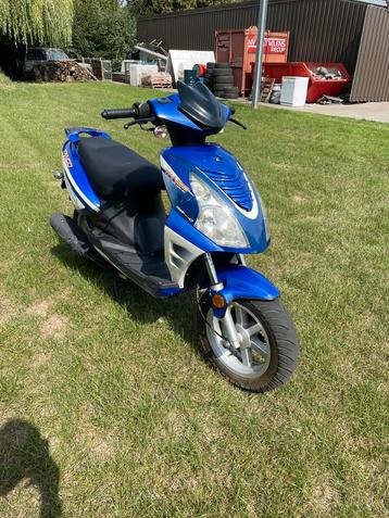 Scooter 125cc met papieren!, topstaat beschikbaar voor biedingen