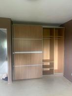 Propere kast: +- 228 cm hoogte 223 cm breedte, Ophalen, Zo goed als nieuw